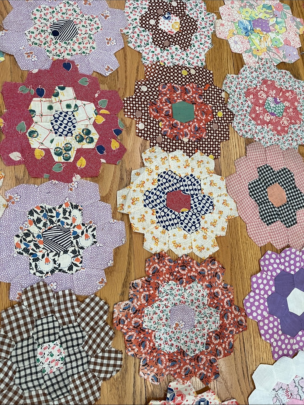 47 Vtg Grandma's Flower Garden Quilt Blocks Feedsack Fabric Hand Stitched Sewing